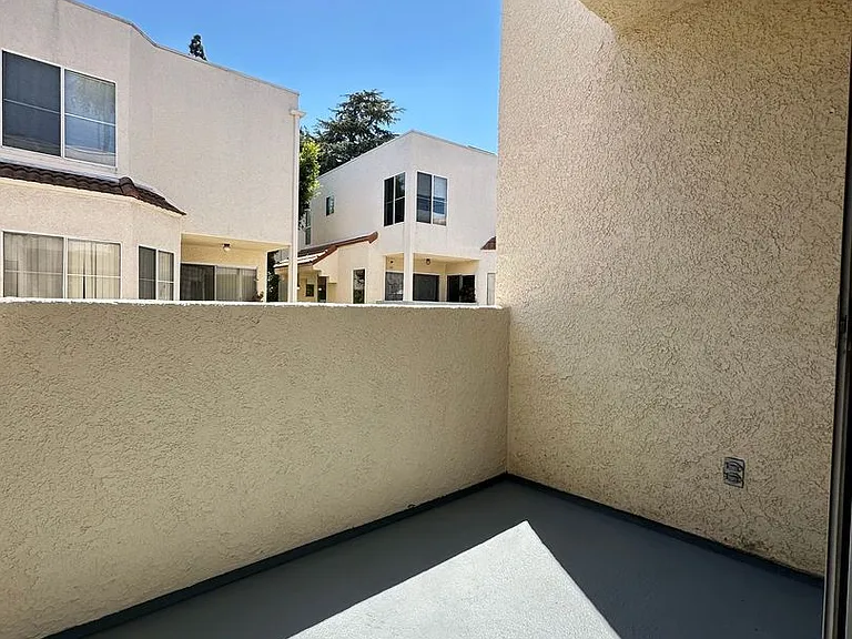 5455 Sylmar Ave #402 — Photo 9
