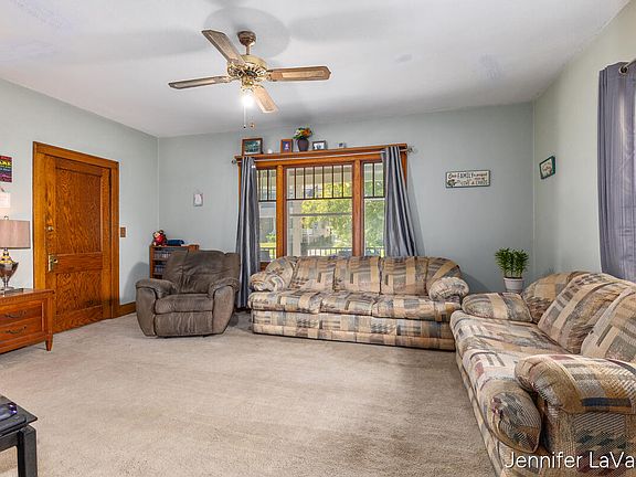 5th image of 17 Burr Oak St NE