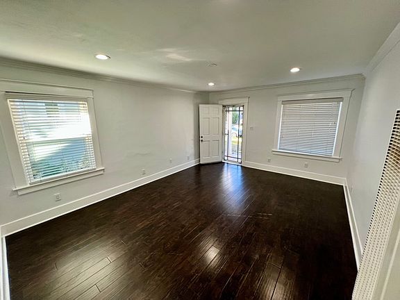 2nd image of 812 Cota Ave