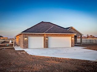 8722 SW Sun Valley Dr, Lawton, OK 73505