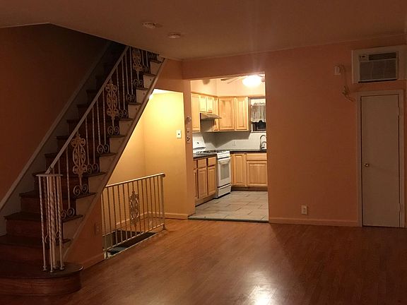 5th image of 2528 S Alder St