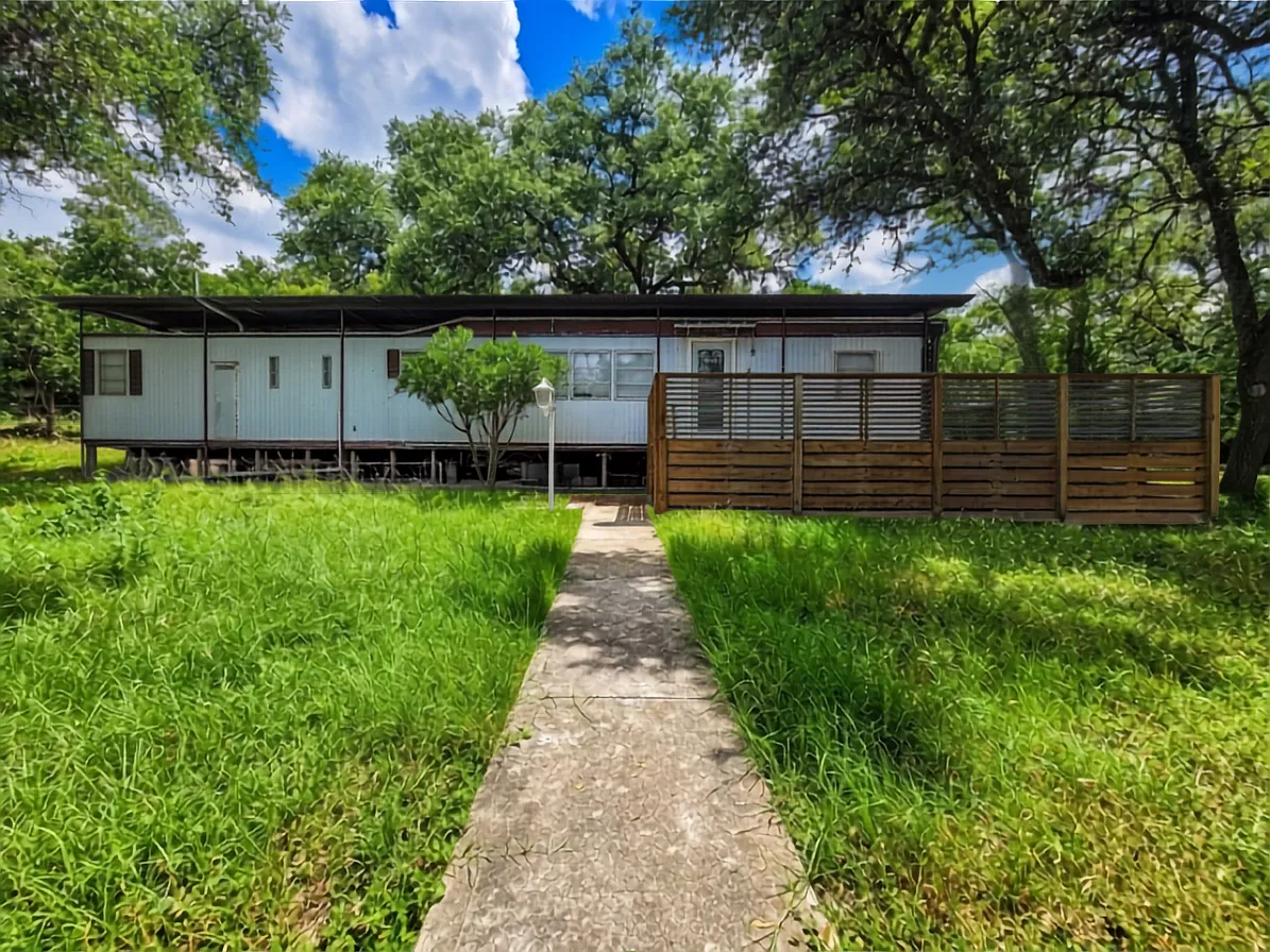 2 bed, 720 sqft, $1,250 — Photo 2