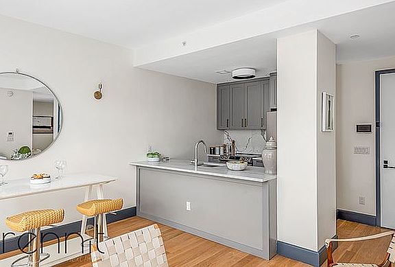 2nd image of 294 Herkimer St #302