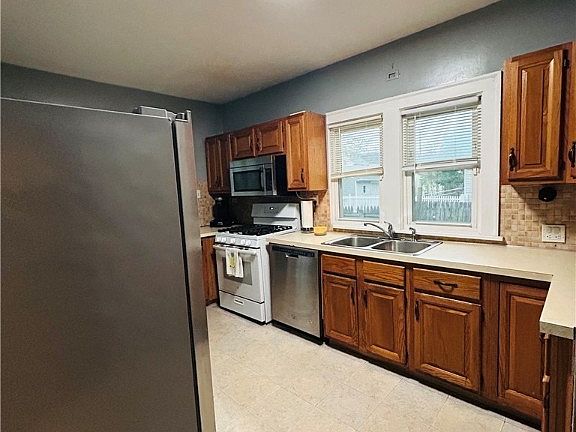 5th image of 3200 Oak Park Ave