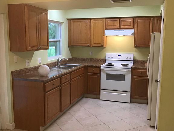4th image of 322 NE Cullman Ct