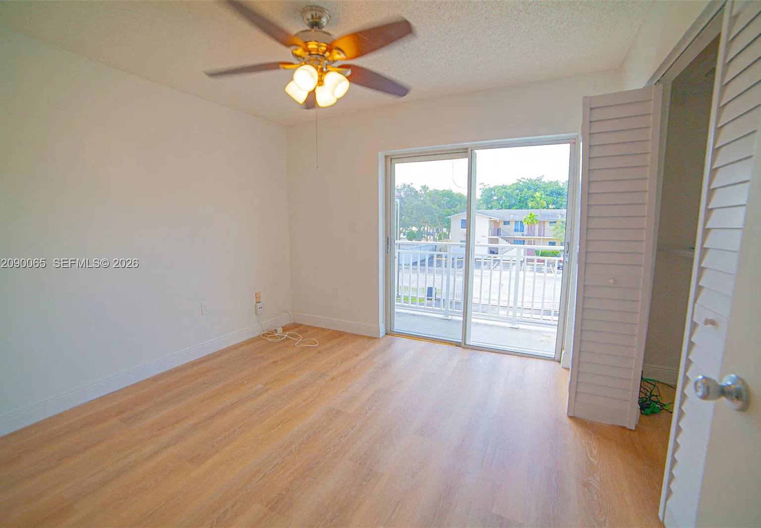 2 bed, 1200 sqft, $2,400 — Photo 4
