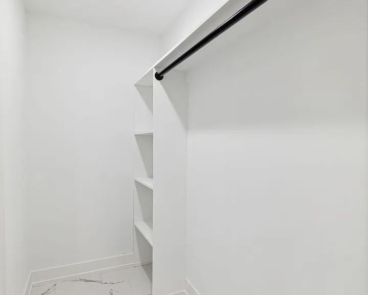 2550 Hope St — Photo 24