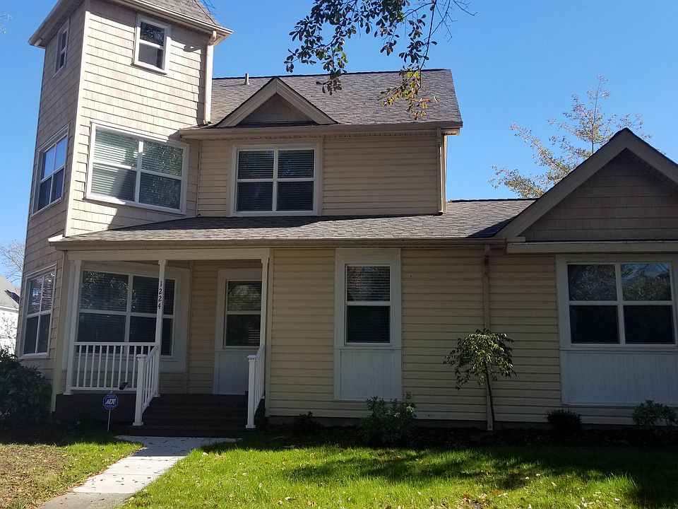 1st image of 1224 Llewellyn Ave