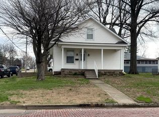 244 N 5th St, Albion, IL