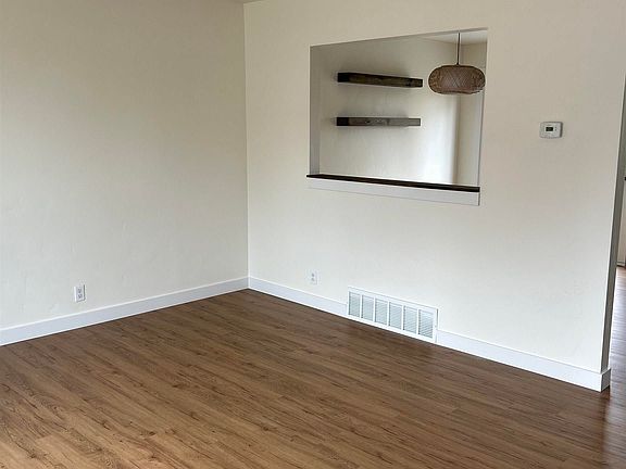 3rd image of 1845 S Carolina Cir