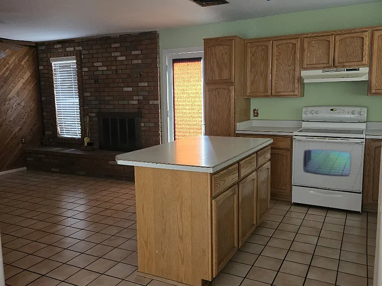 3614 W Charleston Ave — Photo 5