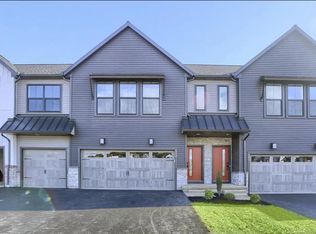 300 Edge Towne Ln, Mechanicsburg, PA 17055