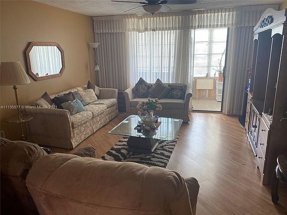 4th image of 2851 Somerset Dr APT 417