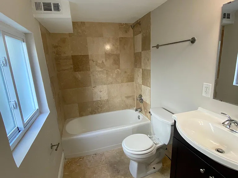 614 Forest Ct #B — Photo 6
