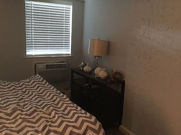 2nd image of 804 Towne House Vlg