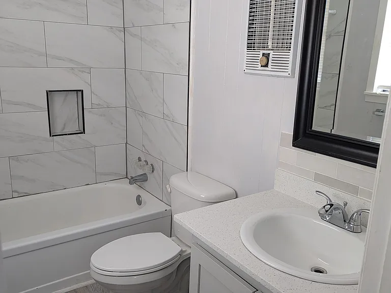 1311 1/2 21st St #2 — Photo 7