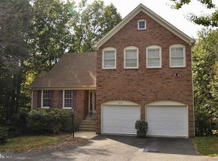 6838 Camus Pl, Springfield, VA 22152