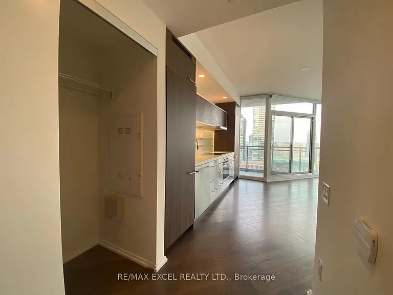 45 Charles St E #3312 — Photo 12
