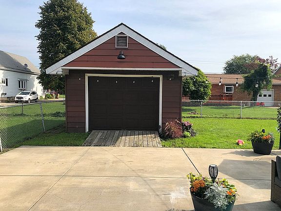 2nd image of 111 Mansion Ave