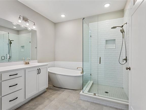 5th image of 2780 Bell Dr SE