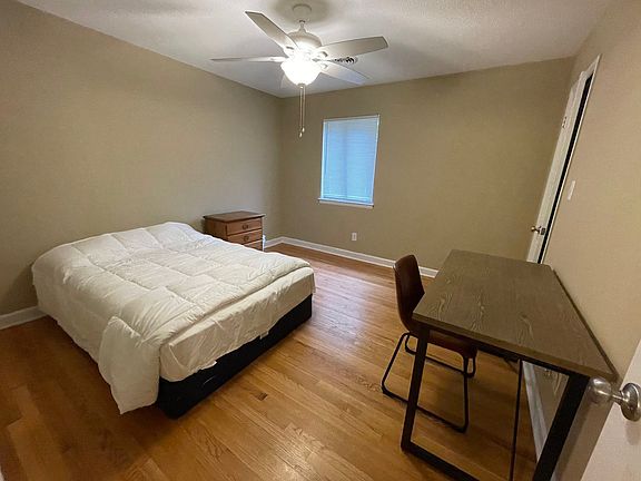 3rd image of 205 Sunrise Ln APT C
