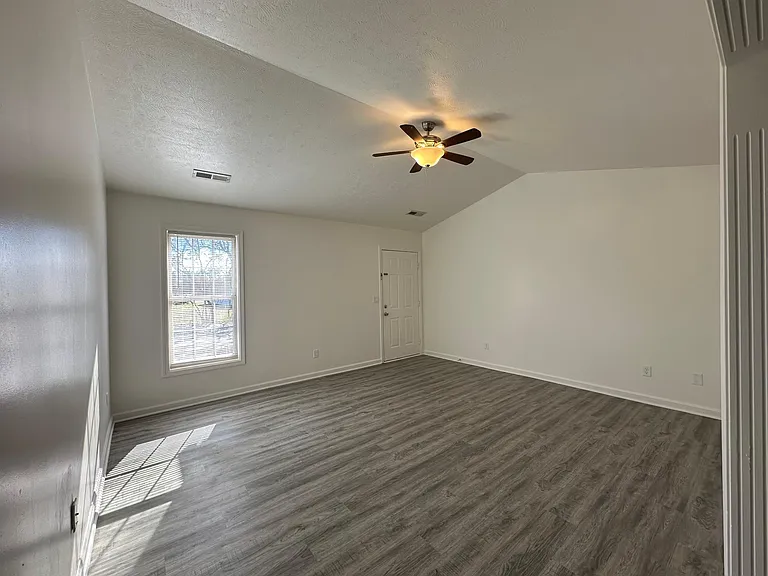708 E Utica St #B — Photo 3