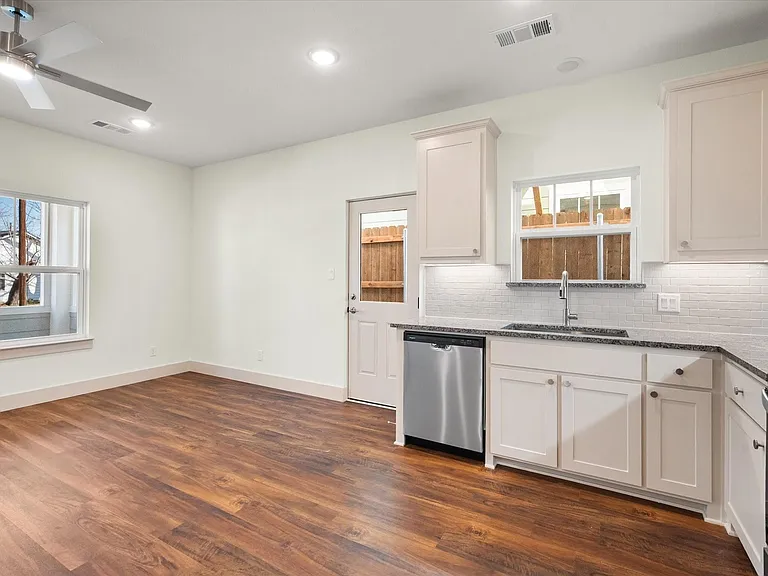 504 E Kimball St #1 — Photo 9