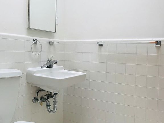 4th image of 335 2nd Ave APT 6