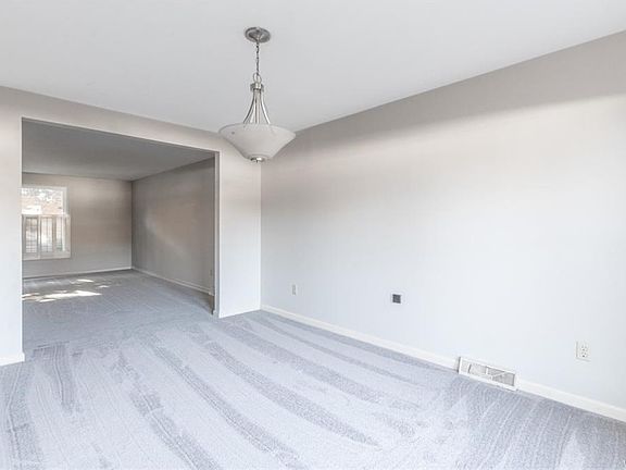 4th image of 95 Oakbrook Dr APT G