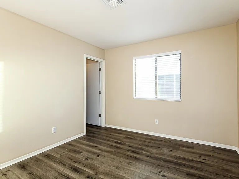 17423 W Watson Ln — Photo 12
