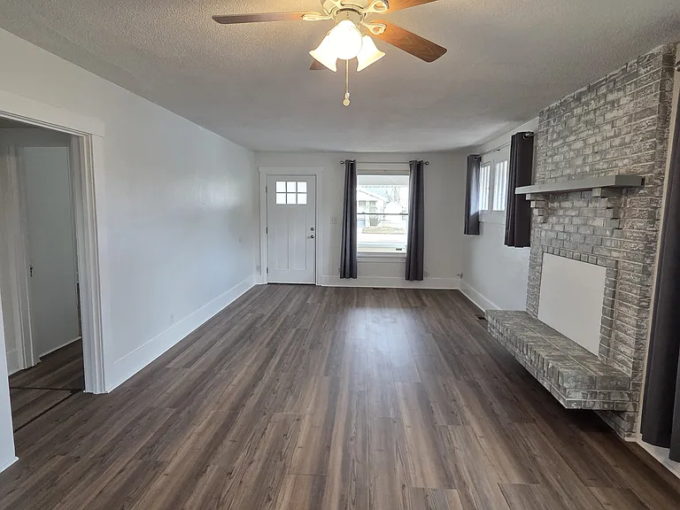 141 S 8th Ave — Photo 10