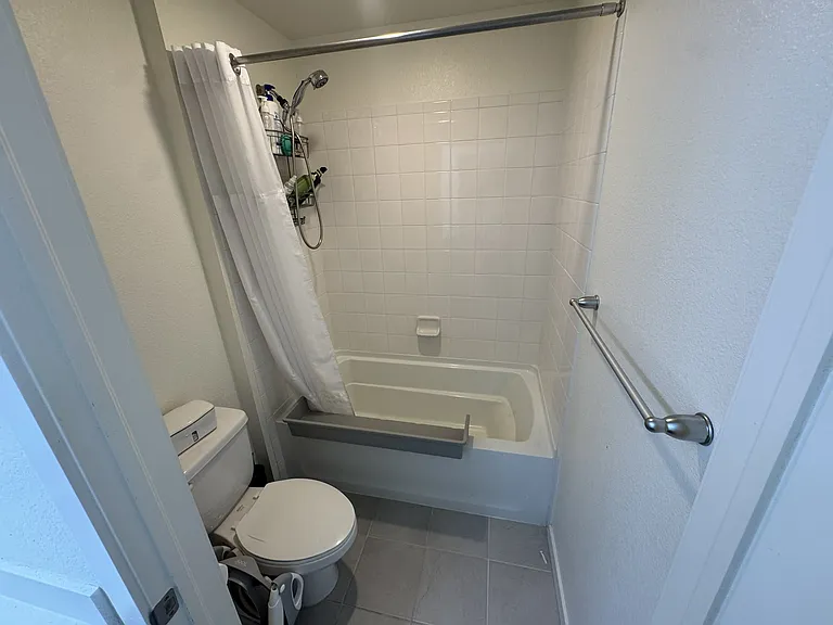 Full Bathroom (2nd floor)