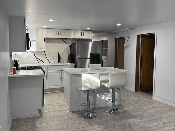 2nd image of 2200 N Leamington Ave #Basement