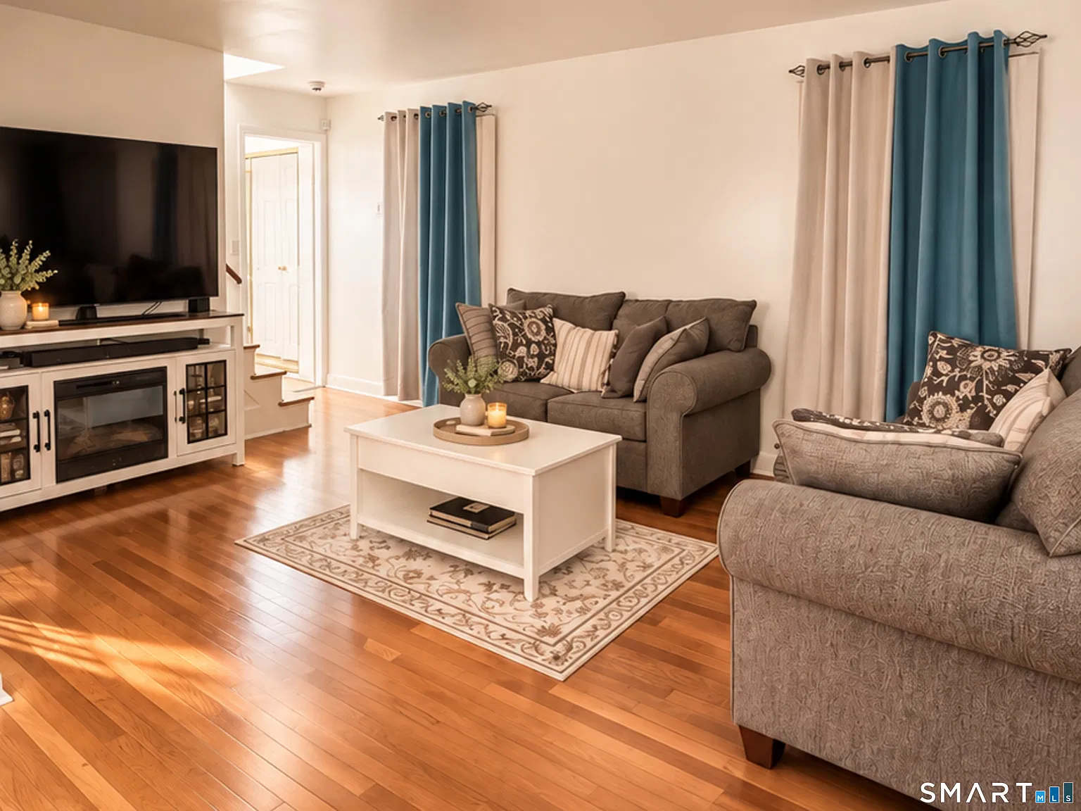 3 bed, 2.0 bath, 1360 sqft, $3,650 — Photo 4