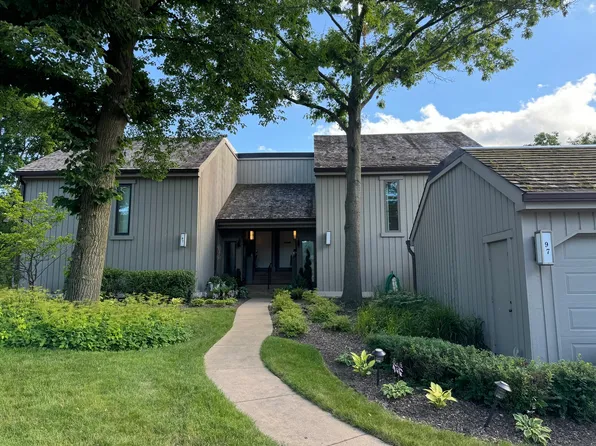 97 W Thornhill Ln #B, Barrington, IL 60010