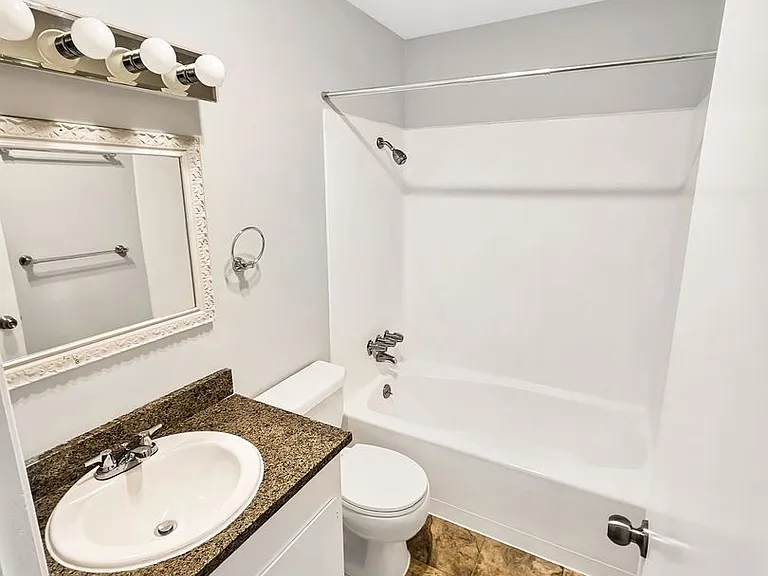 1002 N J St #14 — Photo 6
