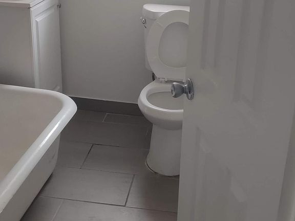 4th image of 6026 Larchwood Ave APT C6