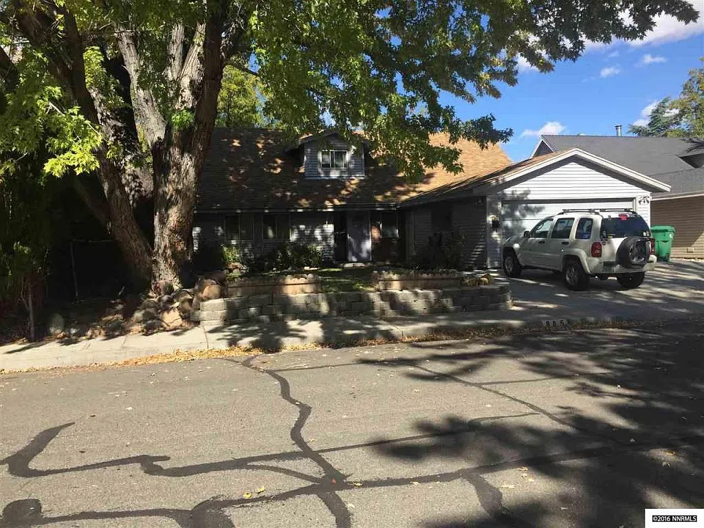 885 Cambridge Way photo 1