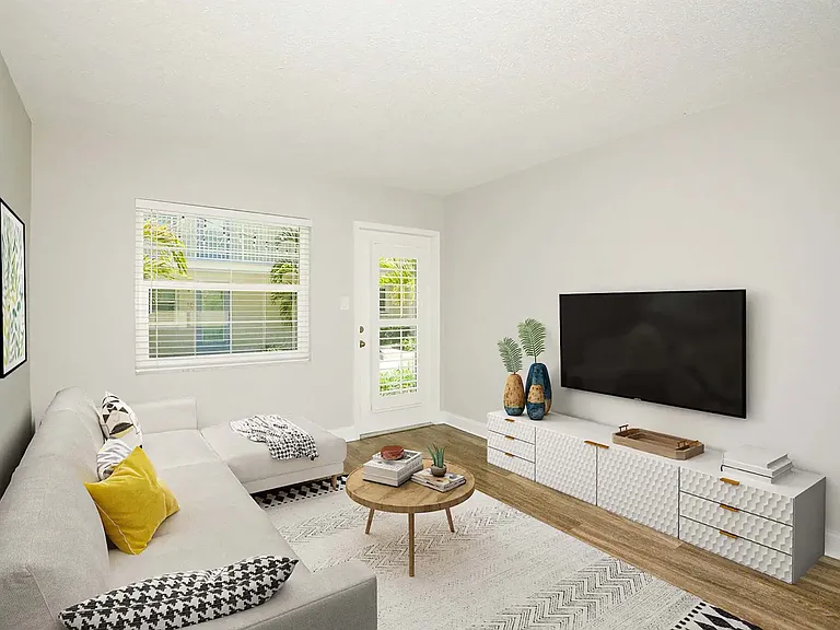 3012 W De Leon St — Photo 3