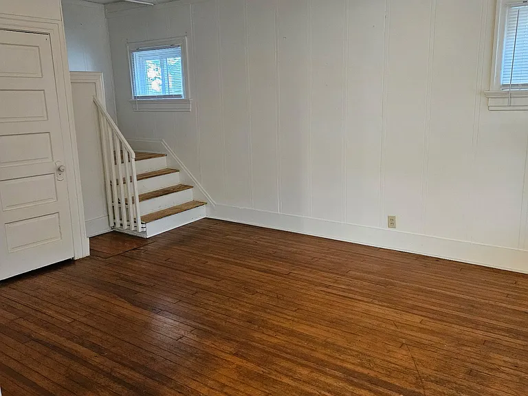 637 Creighton Ave — Photo 2