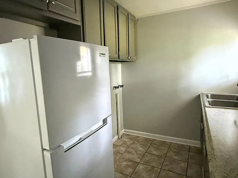 802 S Logan Ave — Photo 7