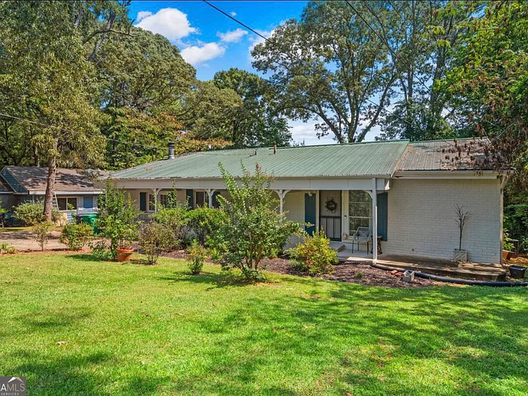 3175 Westwood Dr — Photo 2