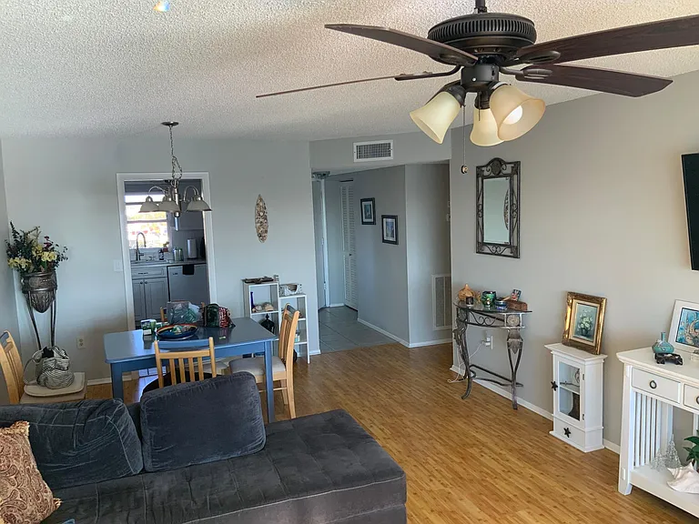 4600 Cove Cir #6 — Photo 6