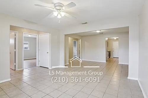 7636 Windsor Oaks Photo 1