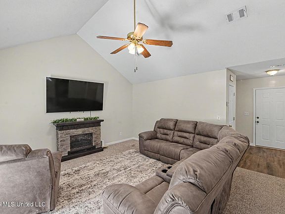 3rd image of 148 Jessica Ln