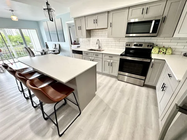 400 Diplomat Pkwy APT 410, Hallandale Beach, FL 33009