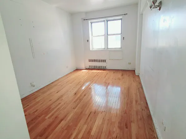 63-11 Queens Boulevard image 18 of 24