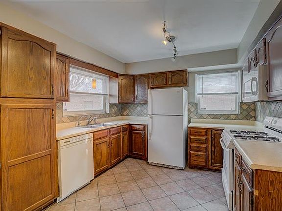 3rd image of 2612 Mount Airy Ave