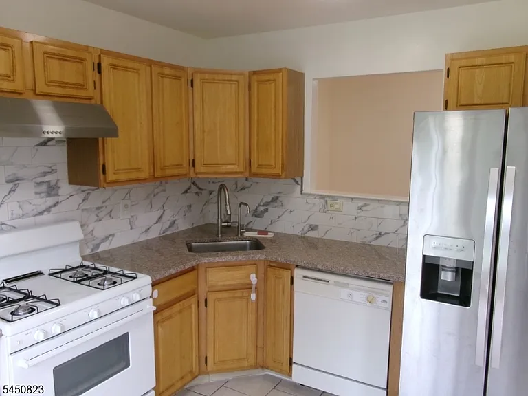 31 Victoria Dr — Photo 9