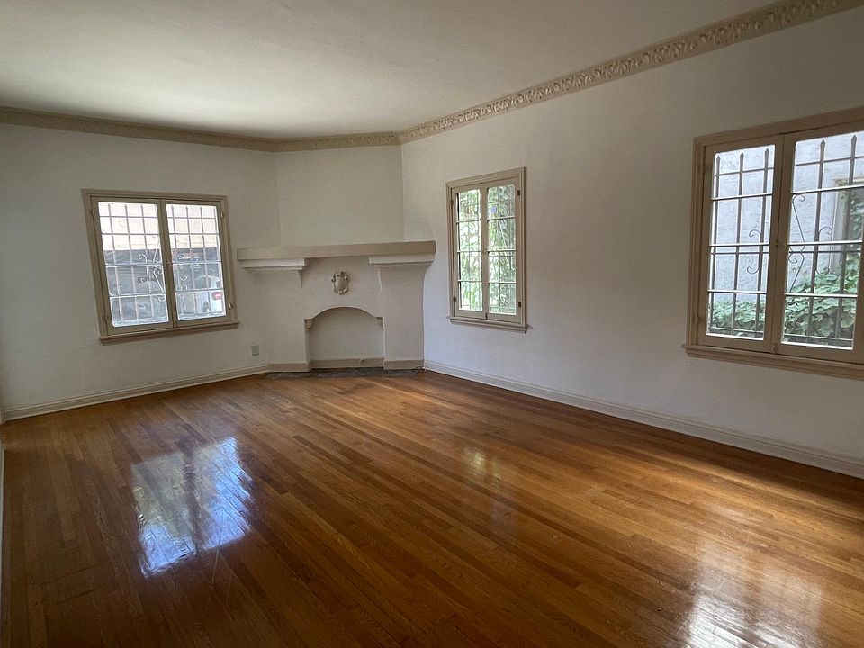 West and north facing windows, light at 1pm